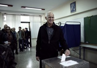 Γιώργος Παπανδρέου: Ψήφισε στην Πάτρα ο πρώην πρωθυπουργός