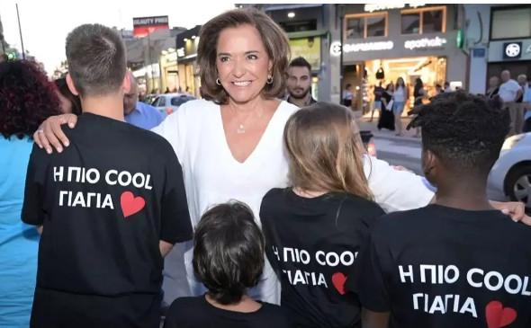 Ντόρα Μπακογιάννη: Τα εγγόνια μου ήρθαν στα Χανιά για να με βοηθήσουν να ψηφίσω – Λένε ότι δεν ξέρω