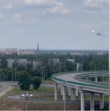 Ρωσικό ελικόπτερο αποφεύγει οριακά τα πυρά της Wagner (βίντεο)