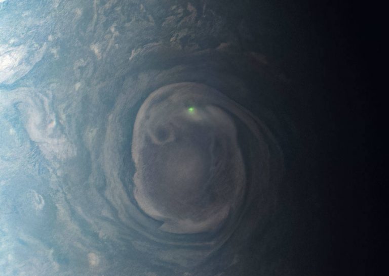 NASA: H Ήρα βλέπει τον Δία να ρίχνει κεραυνούς