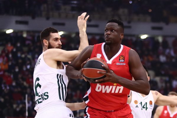 Τριήμερο εθνικό πένθος: Τι θα γίνει με τον τέταρτο τελικό της Basket League και το ματς της Εθνικής ποδοσφαίρου