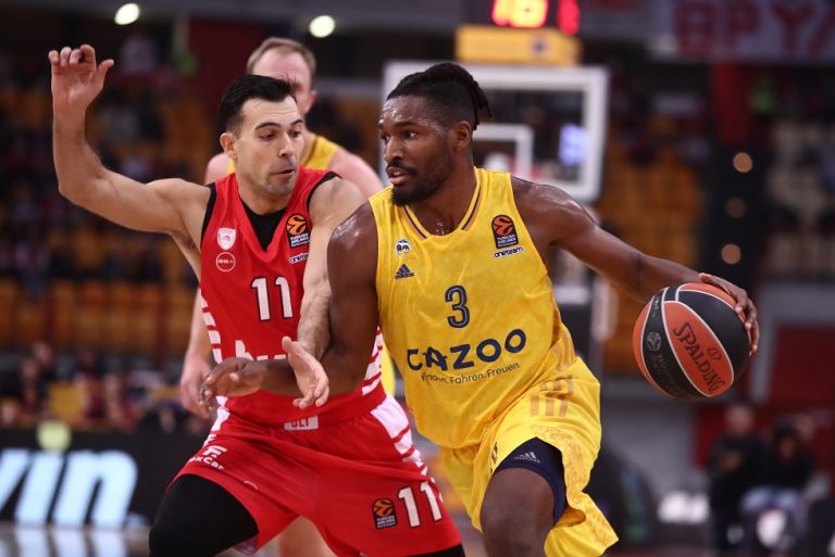 «Σενάρια» για Ολυμπιακό και Παναθηναϊκό με πρωταγωνιστή τον Σμιθ