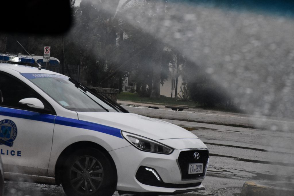 Μεθυσμένος έριξε κουτουλιά σε περιπολικό στην Σκόπελο