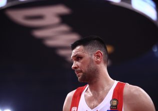 Ανησυχία με Παπανικολάου στον Ολυμπιακό: Δεν έπαιξε στο δεύτερο ημίχρονο