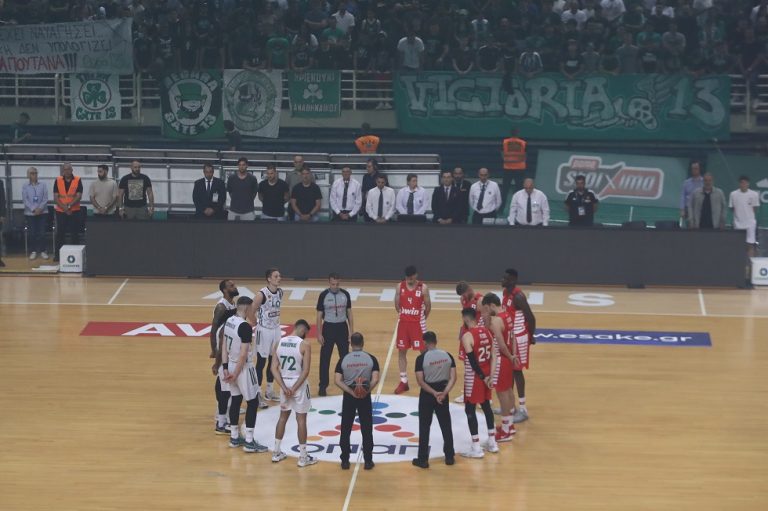 Ενός λεπτού σιγή στο ΟΑΚΑ στην μνήμη των θυμάτων του ναυαγίου στην Πύλο