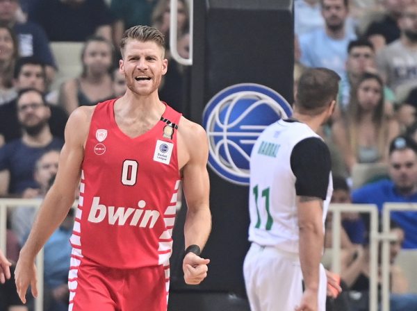 Παναθηναϊκός – Ολυμπιακός 35-63 (27΄διακοπή): Το σήκωσε και αυτό ο Θρύλος μέσα στο ΟΑΚΑ