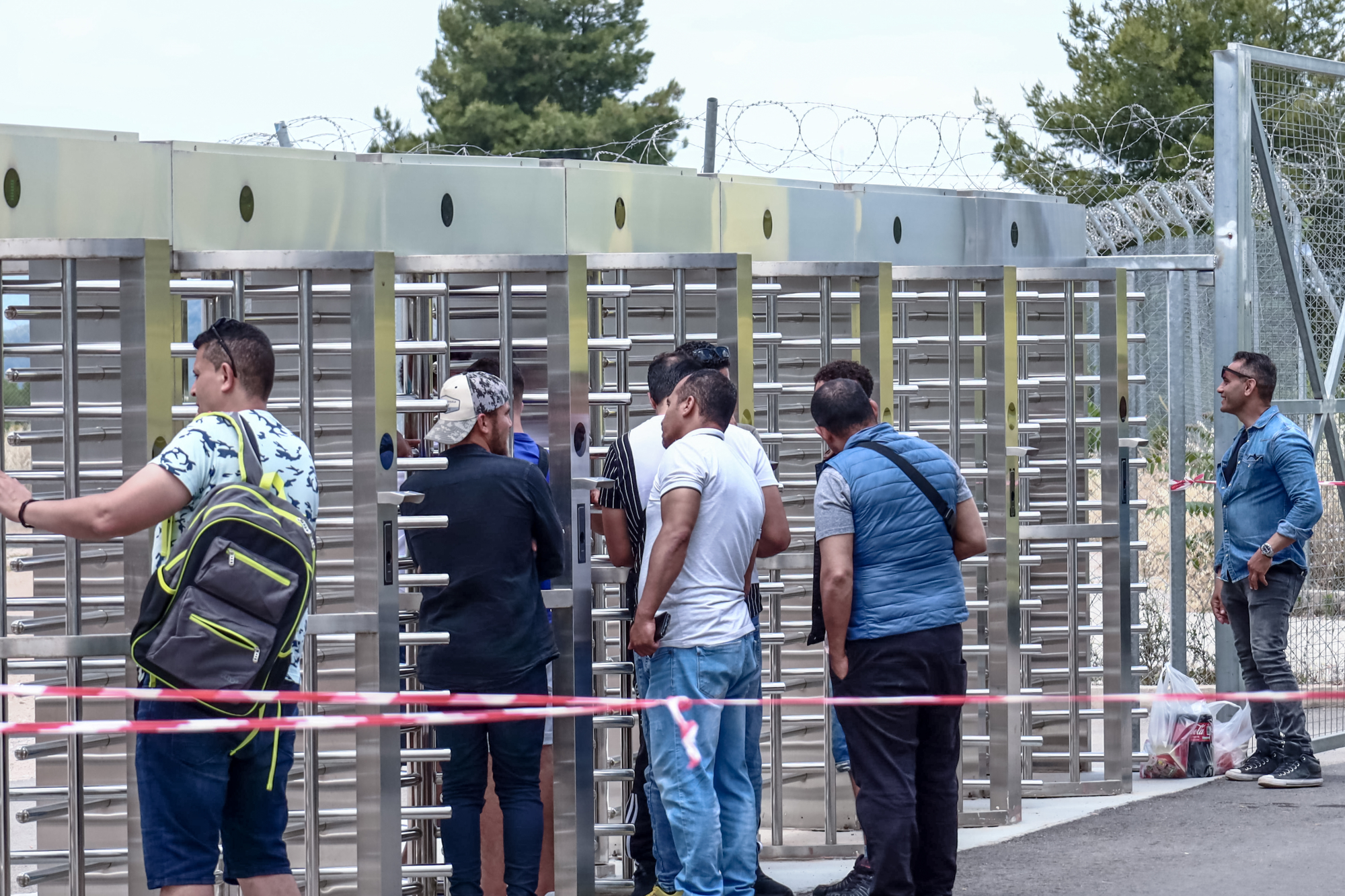 Κλιμάκιο του ΚΚΕ επισκέφθηκε τη δομή προσφύγων στη Μαλακάσα
