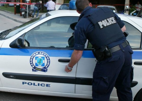 Θεσσαλονίκη: Φυγόποινος έκλεψε τον σταυρό Μητροπολίτη σε τουριστικό λεωφορείο
