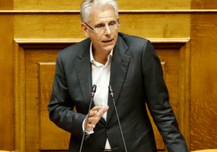 Σπύρος Πνευματικός: Το Twitter «κατακεραυνώνει» την κυνική δήλωση για διαλογή καρκινοπαθών