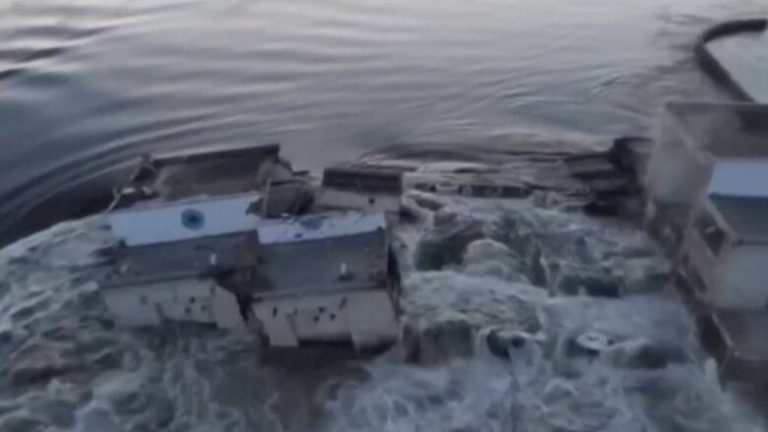 Πόλεμος στην Ουκρανία: Ανατινάχθηκε το φράγμα στη Χερσώνα – Εκκενώνονται περιοχές