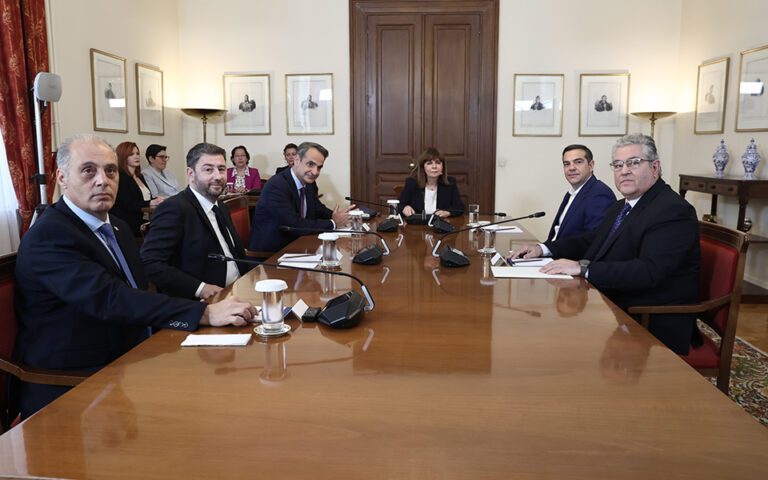 Κυβερνητική μονοκομματική αυτοδυναμία: Ολιγαρχική απολυταρχία, μέθη, ή παράνοια;