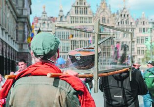 Το μπουζούκι του Νταλάρα πάει… Αμβέρσα