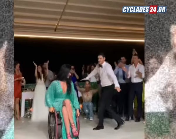 Χόρεψε μπάλο με το αμαξίδιο στον γάμο του αδερφού της και καταχειροκροτήθηκε
