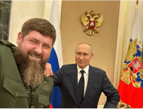 Ραμζάν Καντίροφ: Έβγαλε σέλφι με τον «πρόεδρό του» Πούτιν