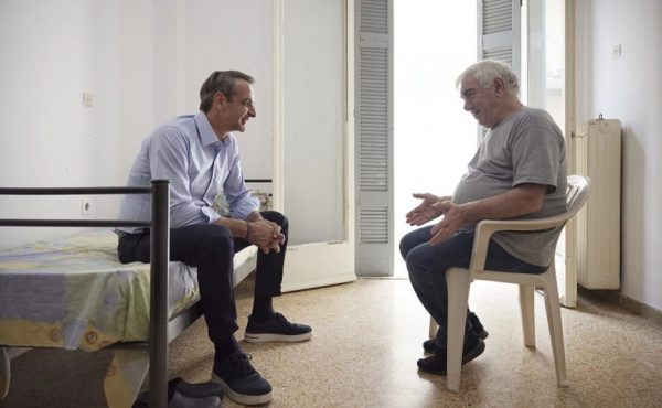 Εκλογές 2023: «Σε μια στιγμή όλα χάθηκαν» – Το ζήτημα της αντιμετώπισης της αστεγίας στο νέο σποτ της ΝΔ