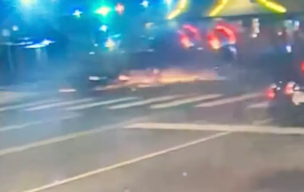 Σοκ στη Μινεάπολη: Τζιπ παραβίασε κόκκινο και σκότωσε πέντε γυναίκες [βίντεο]