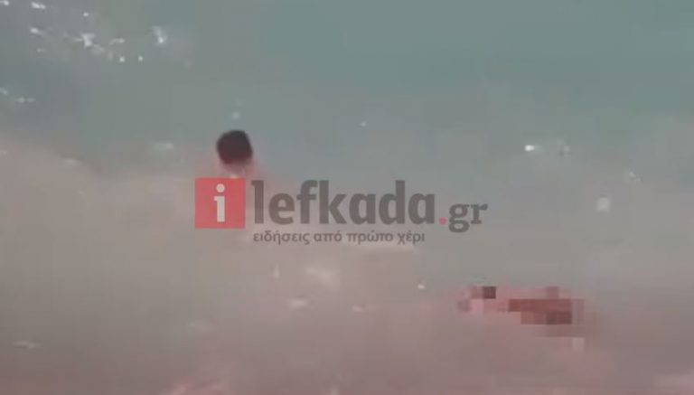 Λευκάδα: Η «μάχη» των ναυαγοσωστών με τα κύματα για να ανασύρουν τη σορό του άτυχου άνδρα στο Κάθισμα