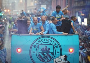 Βάφτηκε μπλέ το Μάντσεστερ για το treble της Σίτι