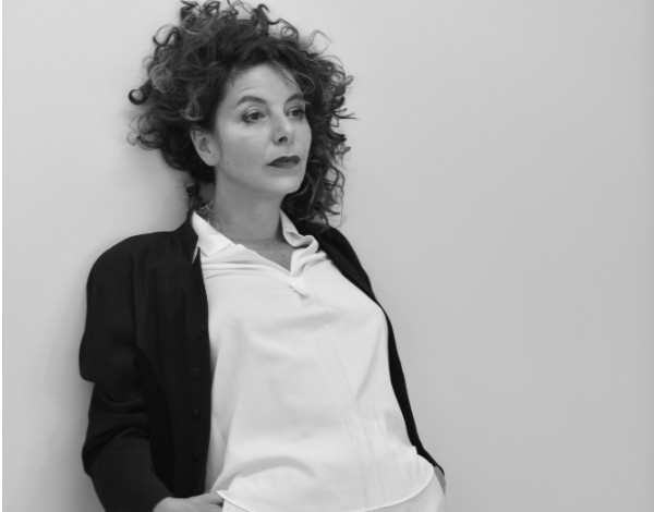 ΄Ελλη Παπακωνσταντίνου: «Διαβάζω τον Διόνυσο ως μια queer θεότητα σε διαρκή ροή που δραπετεύει κάθε σχήματος»