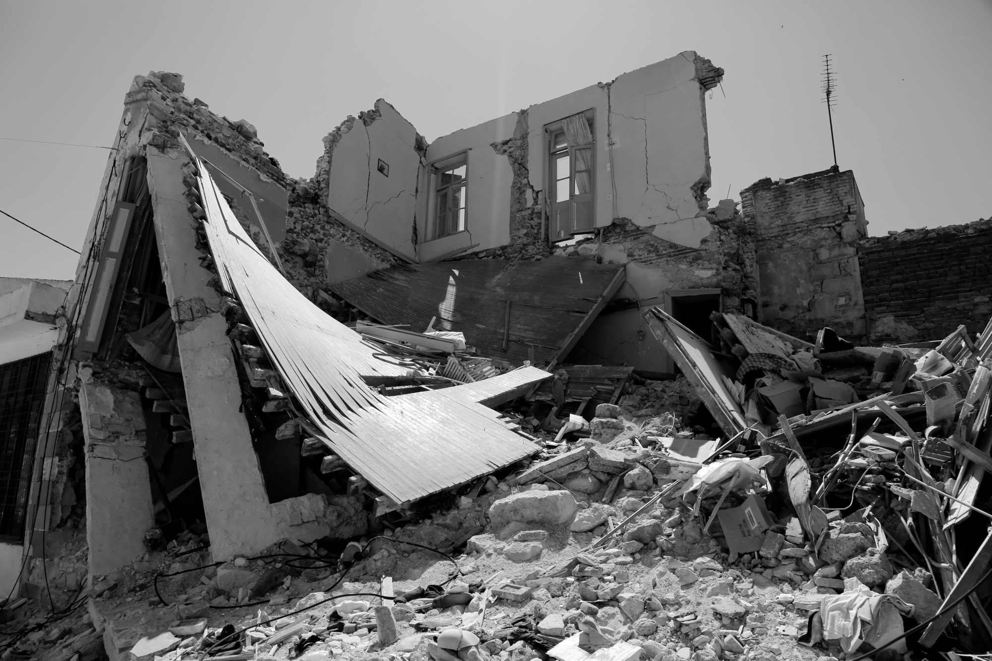 Ρήγμα της Αταλάντης: Οι καταστροφικοί σεισμοί του 1894 - Άταφα πτώματα, λιποθυμίες στην Ερμού και ζημιές στην Πύλη του Αδριανού
