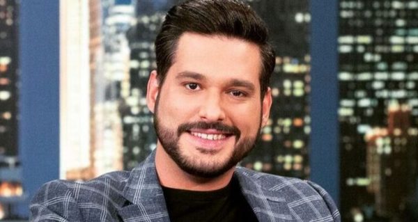 Θα συνεργαστεί με τον πατέρα του ο Φοίβος Παπαδάκης;