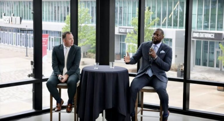 Αρχίζει το «ράβε ξήλωνε» στο Μιλγουόκι