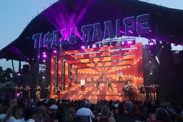 «Τι φάση πάλι, ρε» με τη νέα επιθεώρηση της Δήμητρας Παπαδοπούλου στο «Άλσος»;