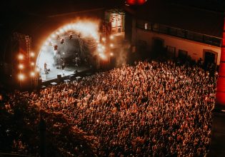 Ο Γιώργος Σαμπάνης έβαλε… φωτιά στην Τεχνόπολη – Πανικός στη μεγάλη συναυλία του