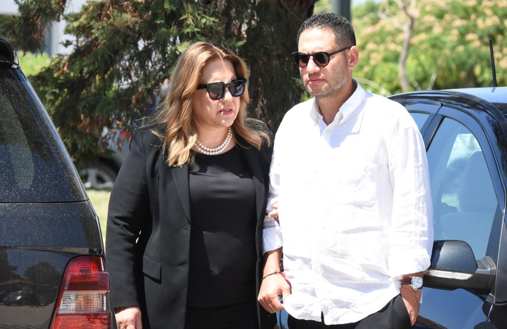 Δέσποινα Μοιραράκη: Ένας χρόνος από τον θάνατο του Γιάννη Κοντούλη – Συγκινημένη στο μνημόσυνο του συζύγου της