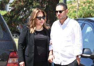 Δέσποινα Μοιραράκη: Ένας χρόνος από τον θάνατο του Γιάννη Κοντούλη – Συγκινημένη στο μνημόσυνο του συζύγου της