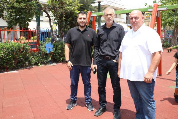 Γιάννης Μώραλης: Επισκέφθηκε την ανακαινισμένη παιδική χαρά της πλατείας Γεννηματά στα Καμίνια