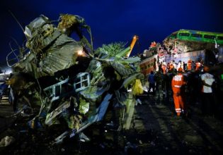 «Είδα περισσότερο θάνατο από όσο μπορούσα να φανταστώ» – Σε τι οφείλεται η σύγκρουση των τρένων στην Ινδία