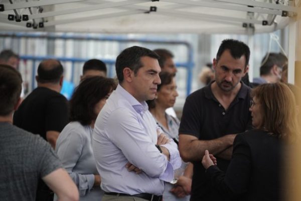 Τσίπρας για ναυάγιο: Υποκρισία να μετράμε εκατοντάδες νεκρούς και κάποιοι να συζητάνε μόνο για χρήματα στις χώρες υποδοχής