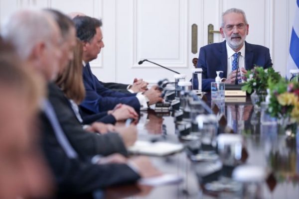 Ναυάγιο στην Πύλο: Σύσκεψη υπό τον πρωθυπουργό για τον σεβασμό των δικαιωμάτων των ναυαγών από τις κρατικές Αρχές