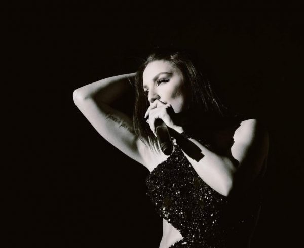 Ιουλία Καλλιμάνη στο in: Τα sold out στο Tokyo, το λάθος όνομα και ο χωρισμός που… ξεπερνά σε επτά μέρες