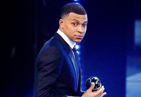 «Ο Εμπαπέ ενημέρωσε την Παρί ότι δεν θα εξασκήσει την οψιόν επέκτασης του συμβολαίου του»