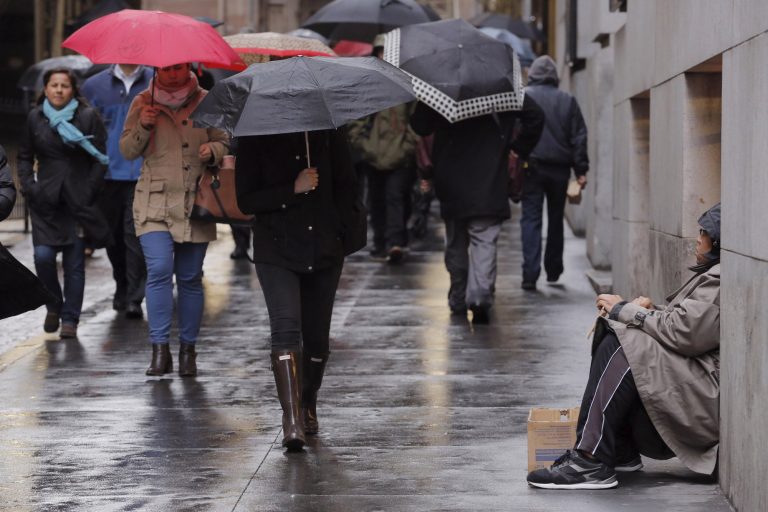 Οι νέες «στρατιές» Αμερικανών αστέγων με τα… ψαρά μαλλιά