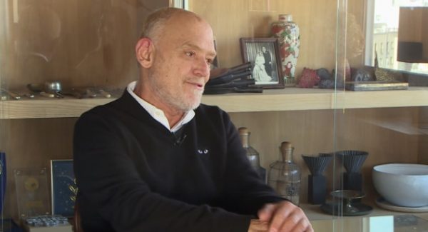 Στέλιος Παρλιάρος: «Σταμάτησα την τηλεόραση γιατί άρχισαν οι εκπομπές να γίνονται σούπερ μάρκετ»