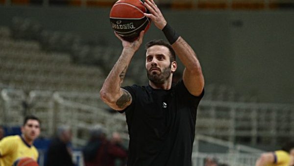 Ο Παππάς βρέθηκε στα αποδυτήρια του Ολυμπιακού και έκανε γνωστό πως αποσύρεται από την ενεργό δράση