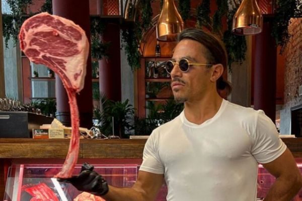 Salt Bae: Η τελευταία ζαριά του Nusret στη Μύκονο