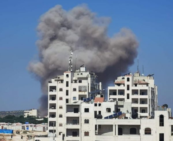 Συρία: Τουλάχιστον εννέα άμαχοι νεκροί από ρωσικούς βομβαρδισμούς στο προπύργιο της αντιπολίτευσης