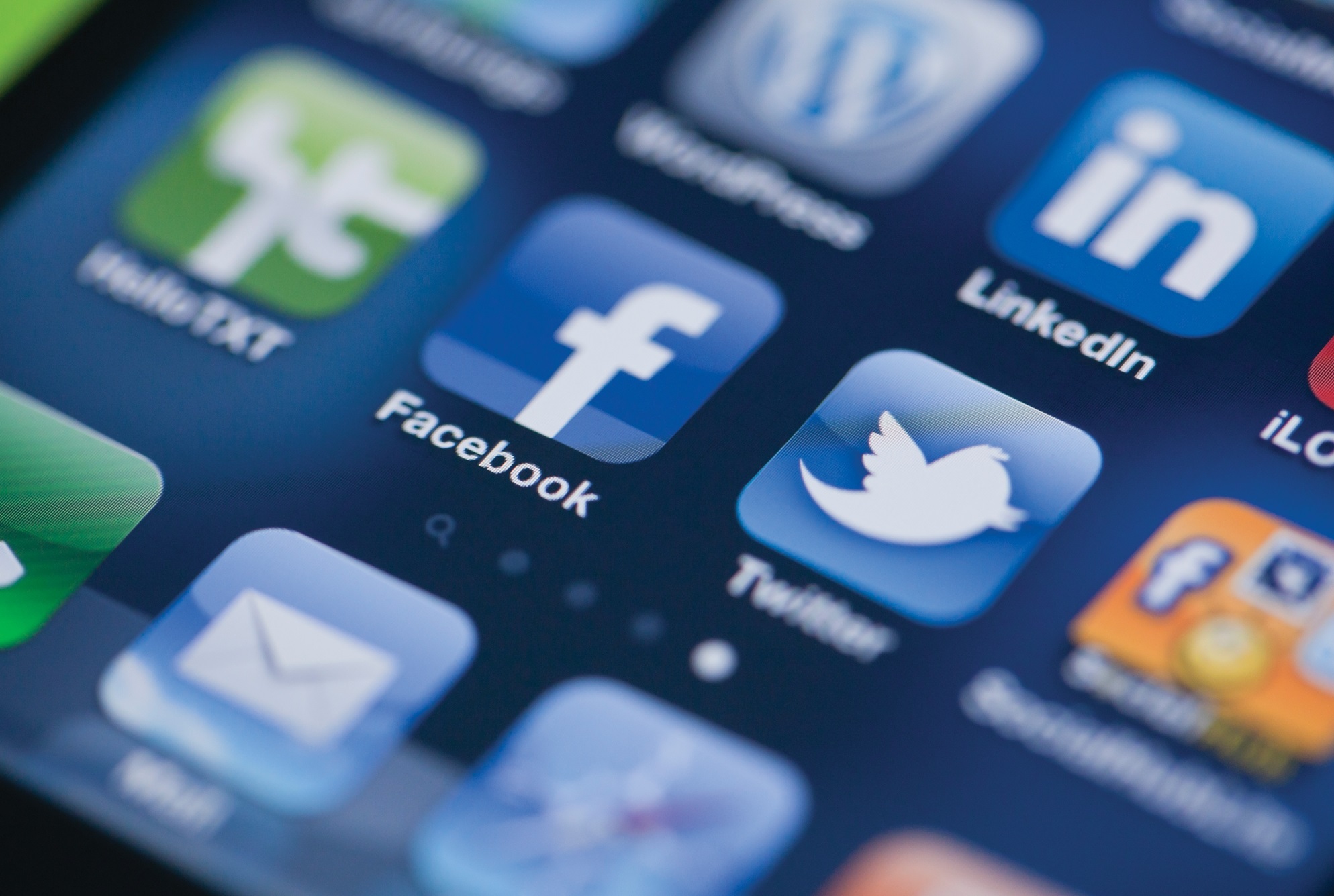 Ψηφιακό αποτύπωμα: Καθαρίστε τα μέσα κοινωνικής δικτύωσης και τους κωδικούς πρόσβασης