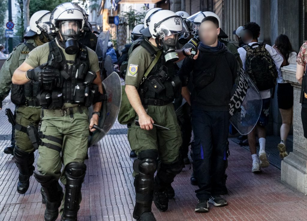 Ναυάγιο στην Πύλο: Ποινική δίωξη για ένα κακούργημα και τρία πλημμελήματα στους συλληφθέντες της διαδήλωσης στην Αθήνα