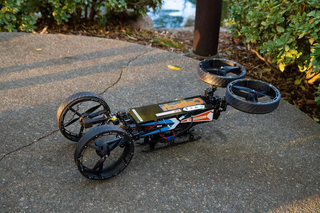 Ρομπότ «transformer» περπατάει, κυλάει και πετάει