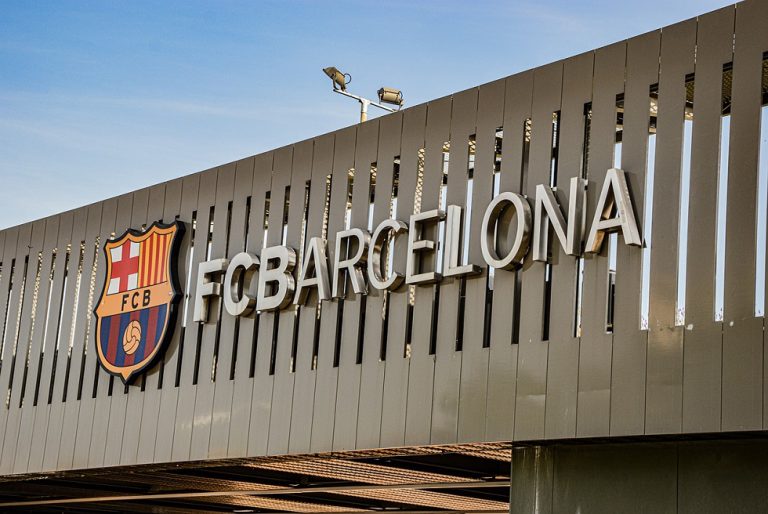 Οι ερευνητές της UEFA ζητούν αποκλεισμό της Μπαρτσελόνα από την Ευρώπη