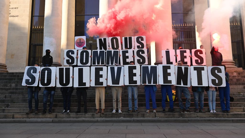 Γαλλία: Ο Μακρόν ποινικοποιεί το οικολογικό κίνημα