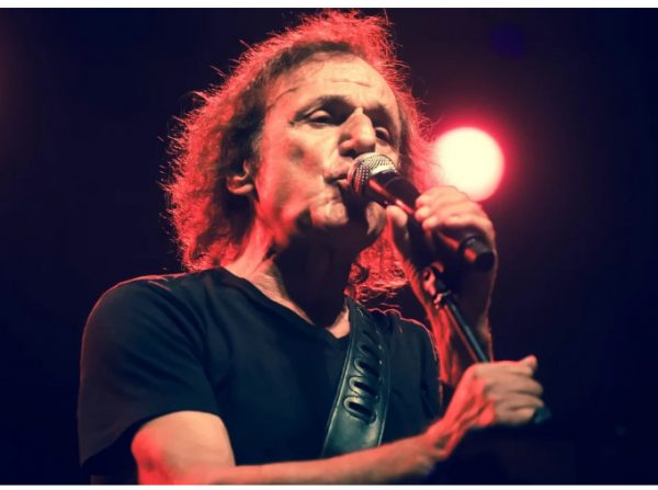 Βασίλης Παπακωνσταντίνου: «Η κατάθλιψη έχει πολλές μορφές, δεν ευθύνεται πάντα η μοναξιά»