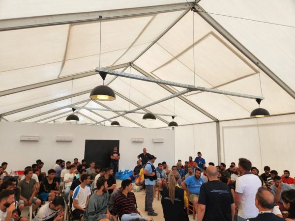 Ναυάγιο στην Πύλο: Στην Μαλακάσα έφθασαν οι 71 διασωθέντες