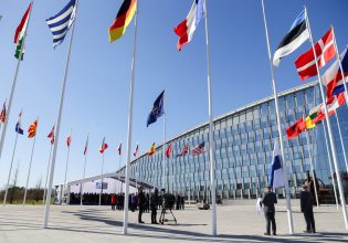 Πόλεμος στην Ουκρανία: Οι ΥΠΕΞ του NATO συζητούν για τις σχέσεις με την Ουκρανία