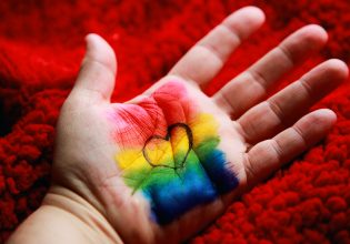 Γκέι γάμος: Η Εσθονία είναι η πρώτη χώρα της Βαλτικής που ψήφισε την ισότητα στο γάμο